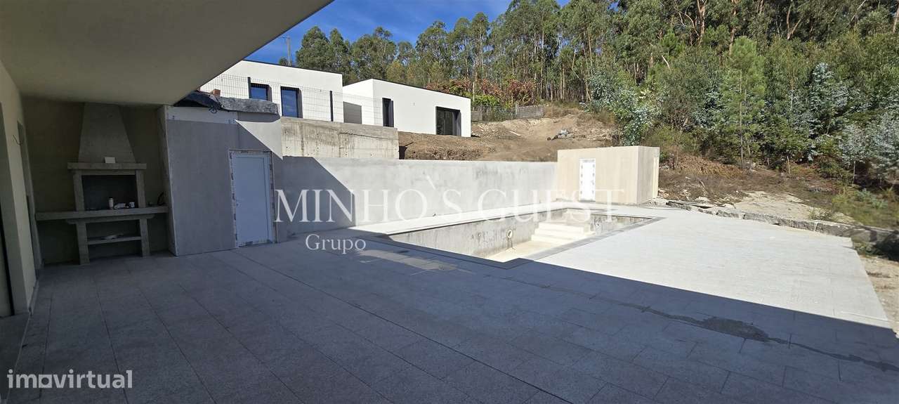 Moradia Individual V3 Nova c/ Piscina, Churrasqueira e Jardim em Espin - Grande imagem: 3/27