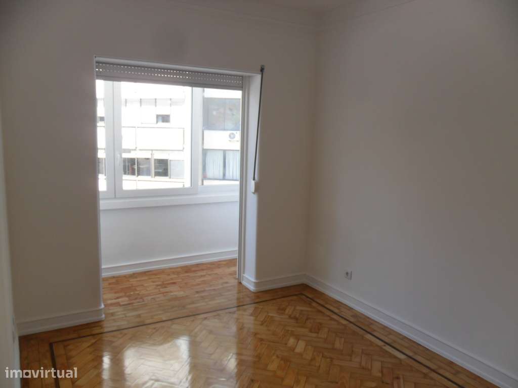 T2+1 Junto à Estrada de Benfica - Grande imagem: 2/11