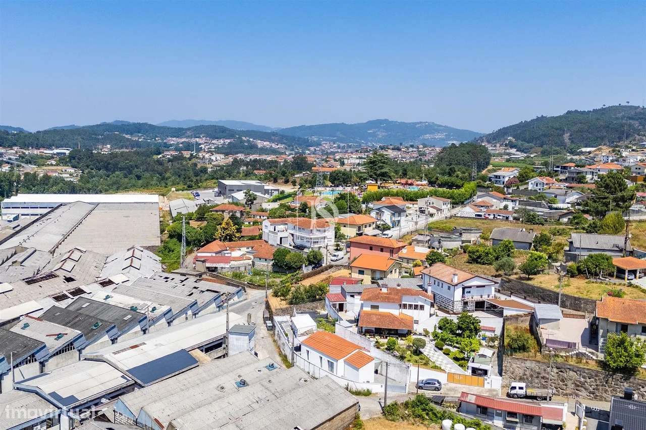 Moradia Térrea T2+1 Renovada | São Martinho do Campo-45