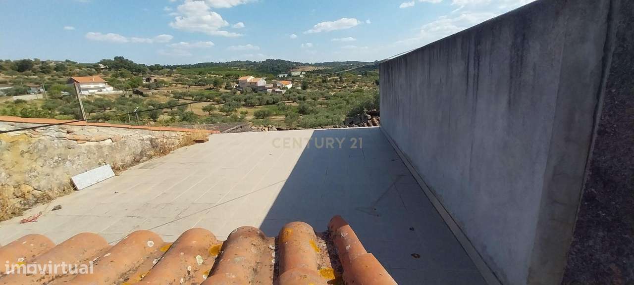 Moradia T2 com 2 espaços comerciais e garagem-7