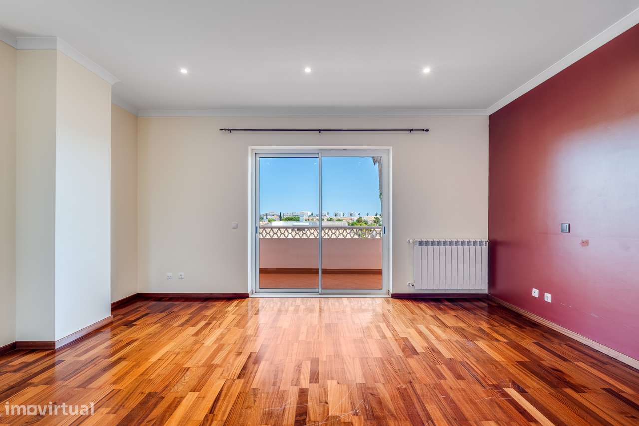 Moradia Isolada T4+2 com Piscina Privada-22