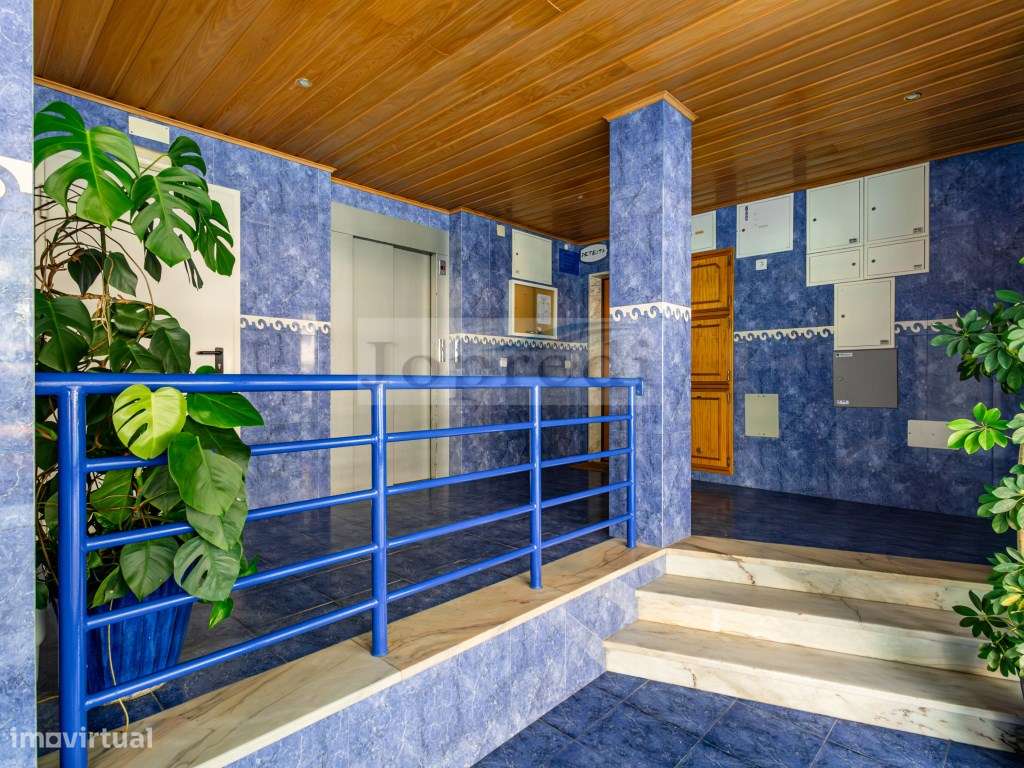 Apartamento T3 com 2 garagens em Box e 1 arrecadação-1