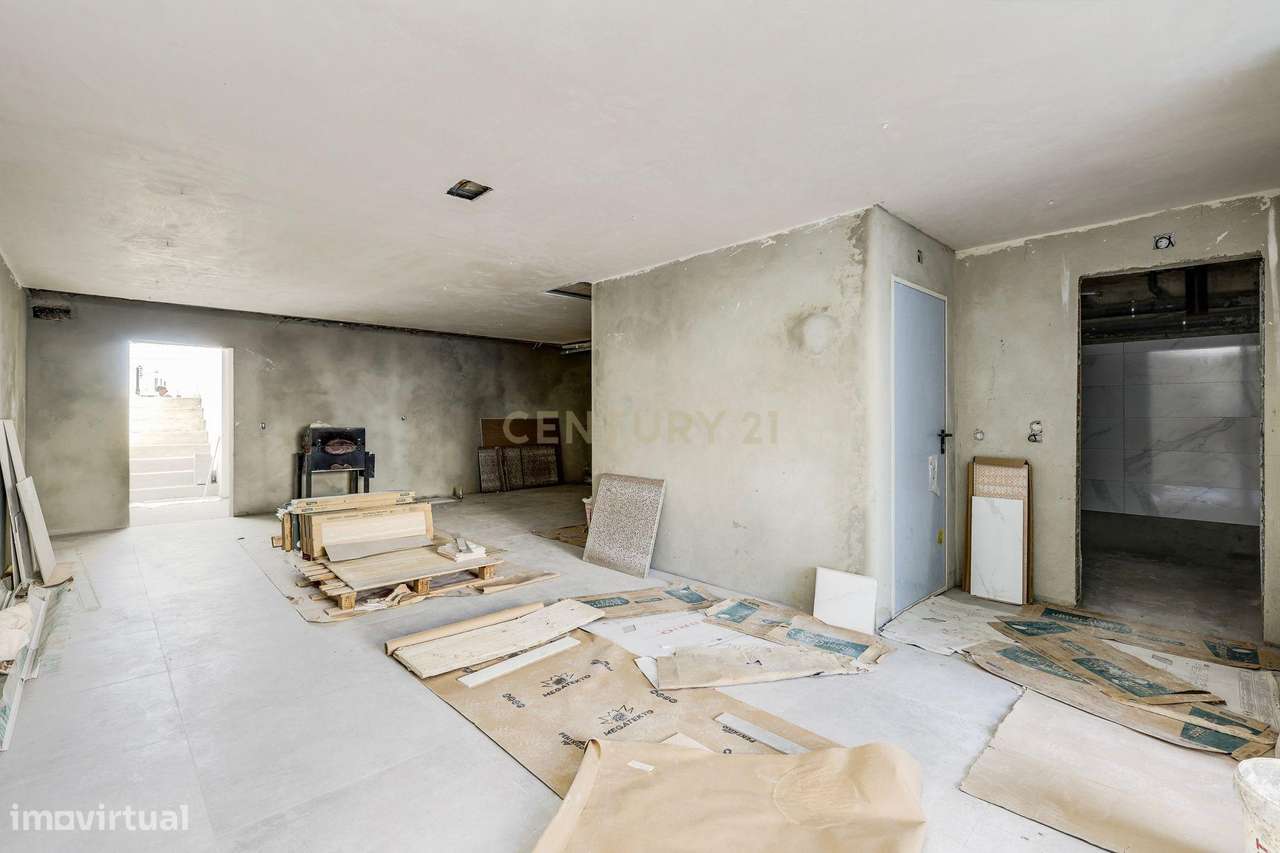 Moradia T4 com piscina em Caneças-54