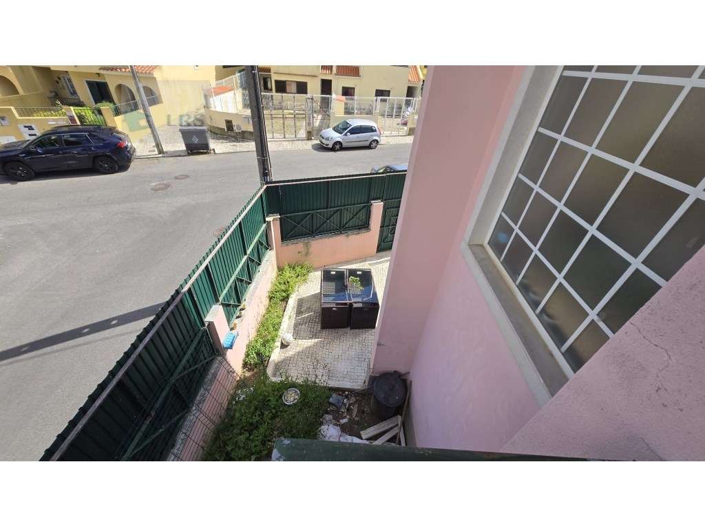 Moradia em Alcoitão - Excelente Oportunidade

Situada numa zona r...-7