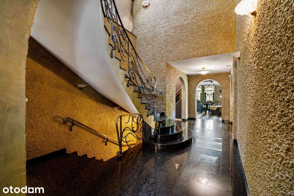 Dom/rezydencja/Dąbrowa Leśna-16