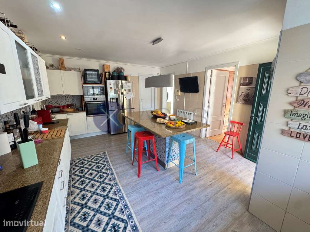 single-family residential building, with a T6 layout, comprising gr...-18