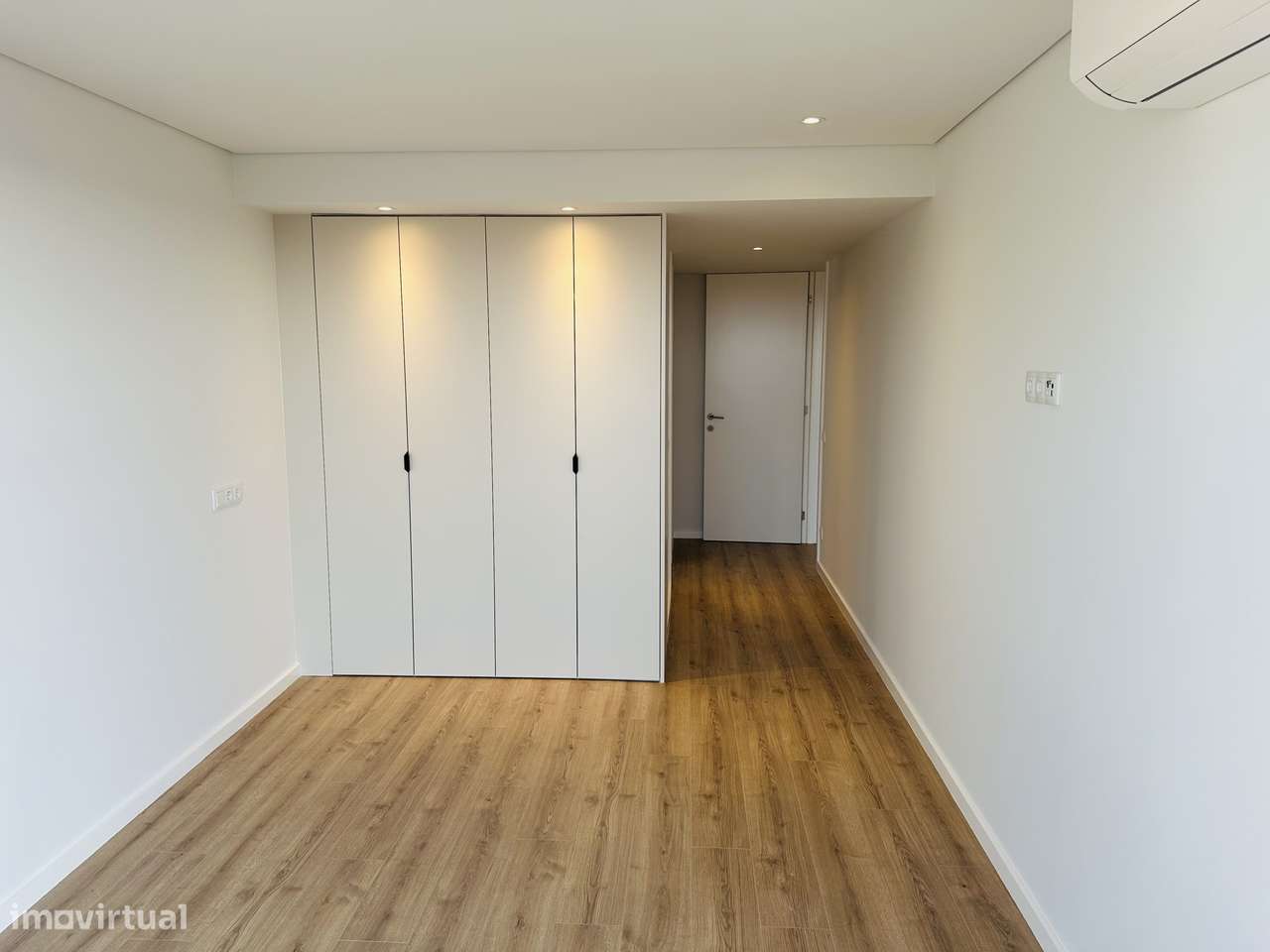 T2 luminoso com 2 estacionamentos (última fração disponível)-9