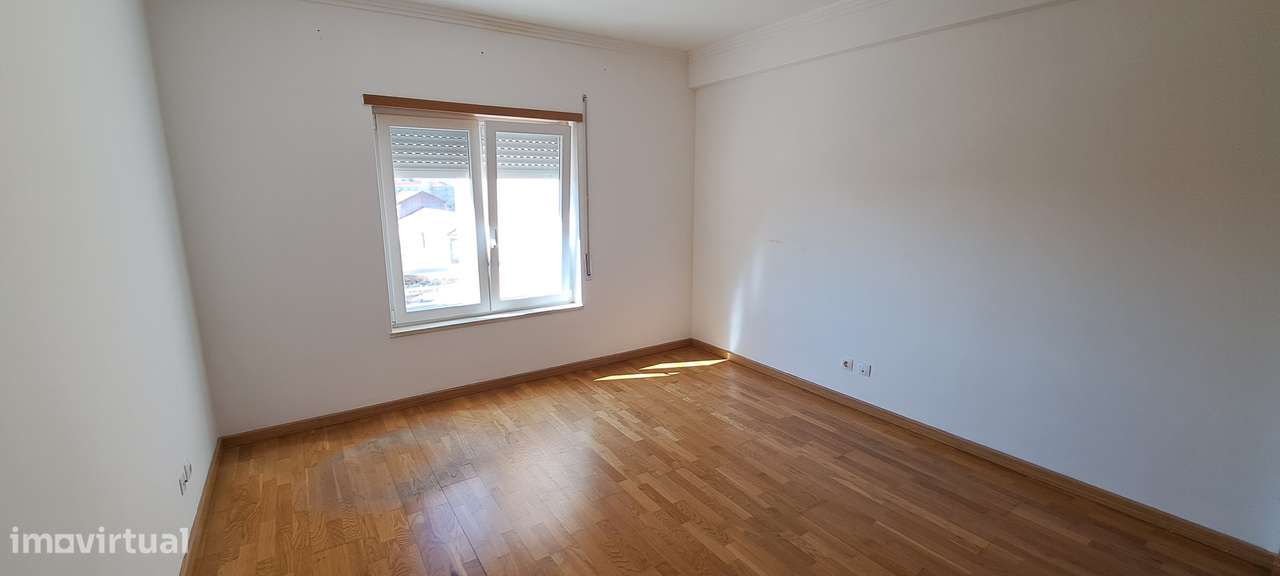 Apartamento T4 com 156m²,estacionamento, 2 arrecadações Samora Correia-10