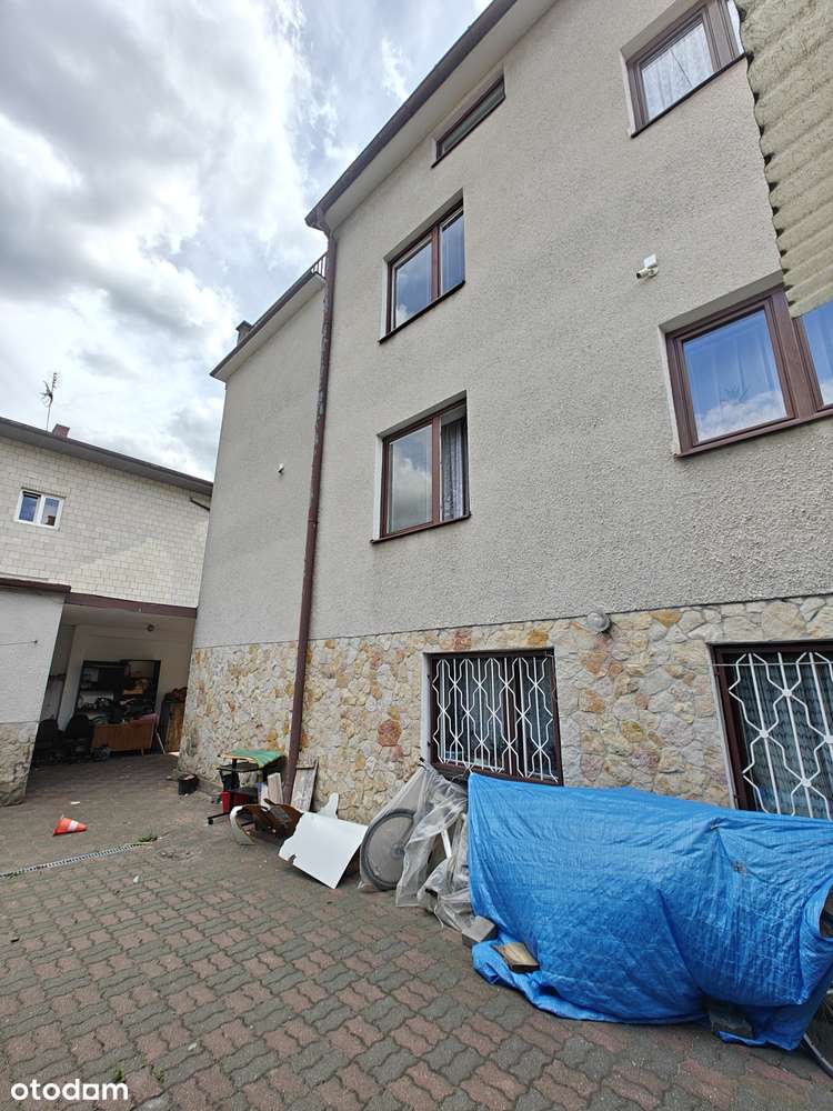 Dom + budynek mieszkalny w centrum Kobyłki. Pod mieszkania na wynajem-1