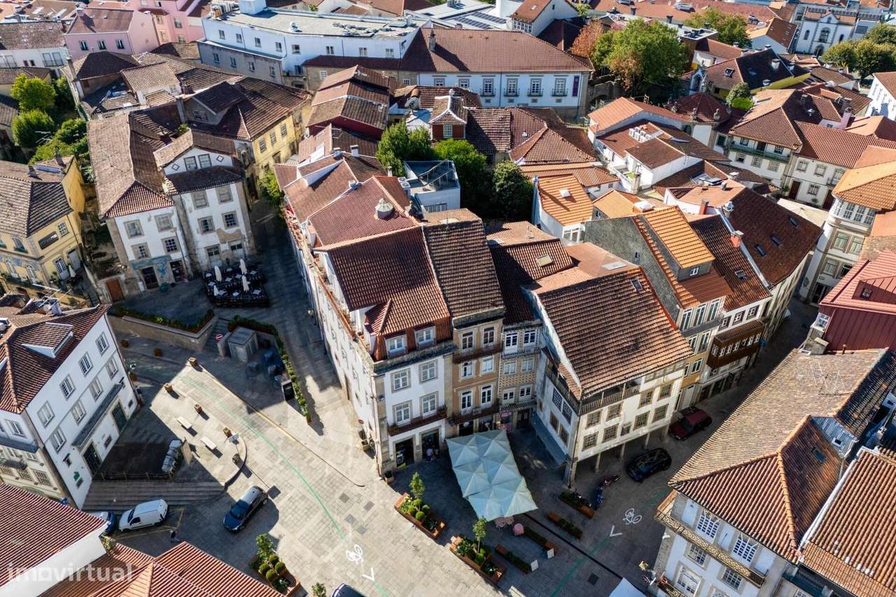 Prédio/Hotel | Praça D. Duarte | 12 quartos | 3 salões | 1 loja - Grande imagem: 4/60