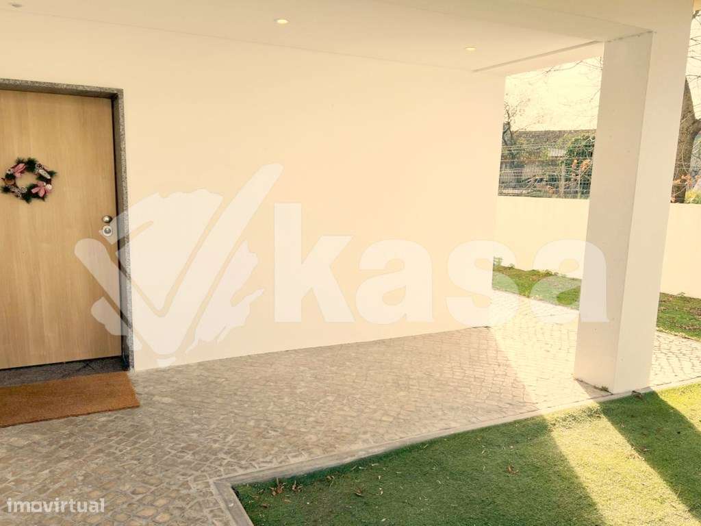 Moradia Isolada T4 com Jardim e Garagem em Santo António da Charnec...-17