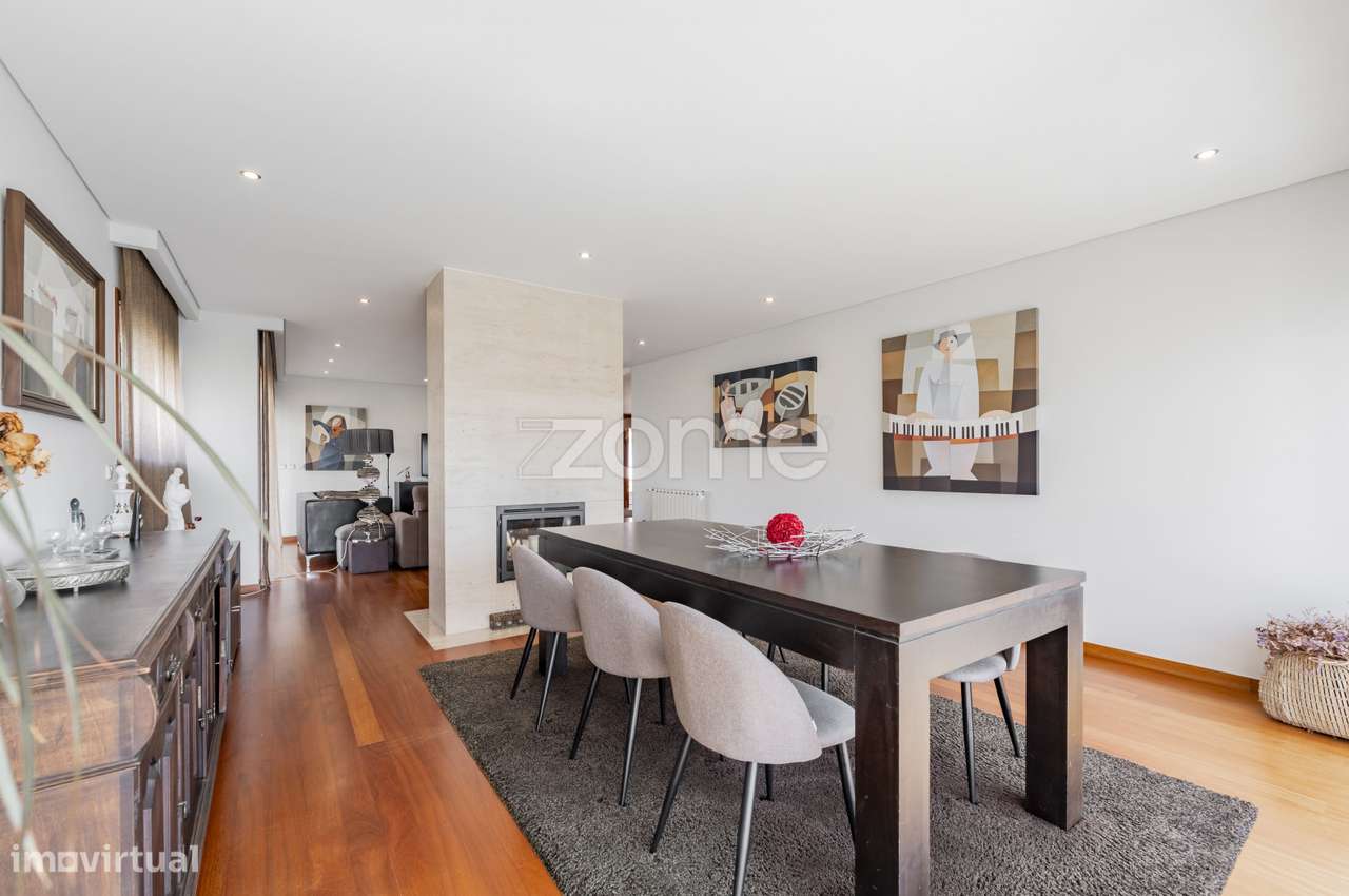 Moradia T5 com Piscina, 4 Suites e Garagem para 4 Carros em Esposende-12