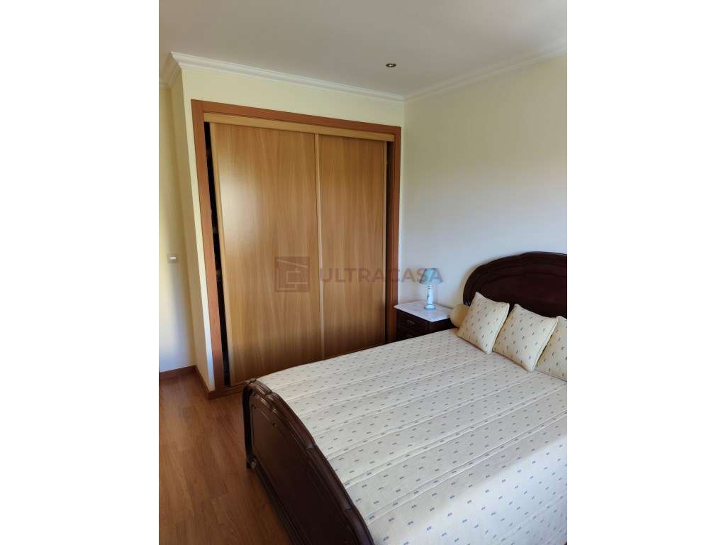 Vende-se Moradia V4 renovada com terraço, churrasqueira e horta a 5...-26