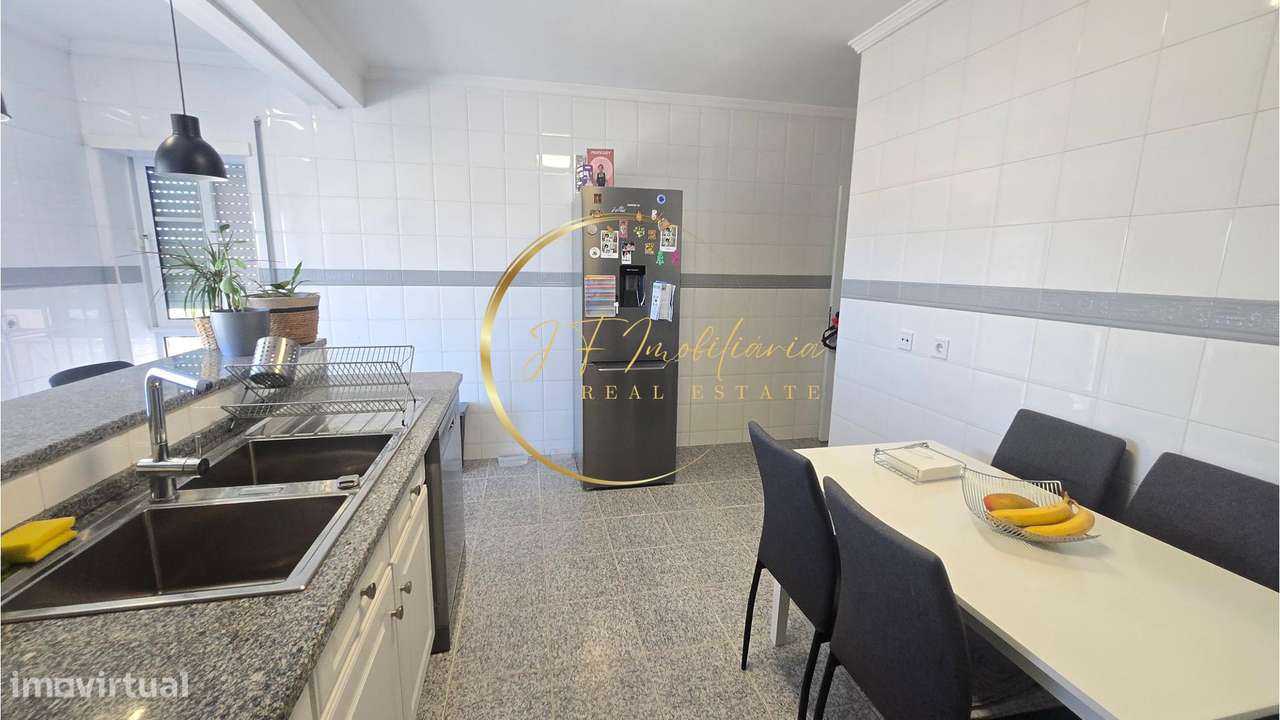 Apartamento T2 em Azurva com garagem-5