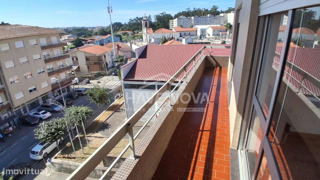 Apartamento T3 com 3 frentes, varandas, garagem e elevador - Fânzeres-15