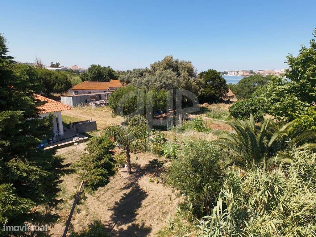 Moradia T3 + Área Terreno 4.150m2 + Atracadouro // P/Recuperar-24
