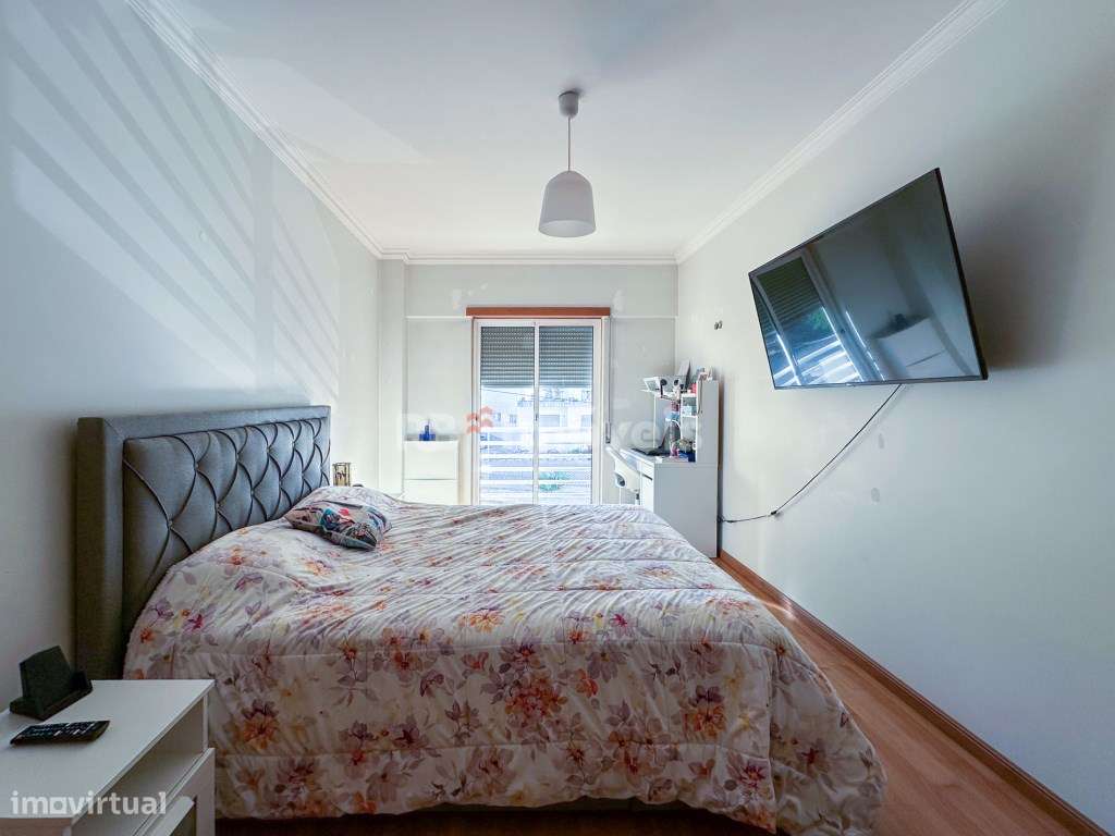 Apartamento T3 c/ Garagem, Sótão e 2 Varandas - Santarém-47