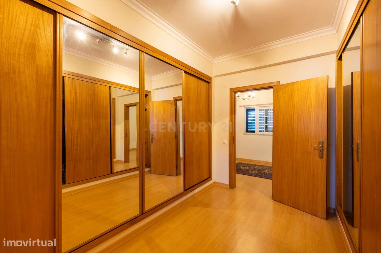 Espaço, conforto e qualidade — Moradia T4 no Vale da Rosa-13