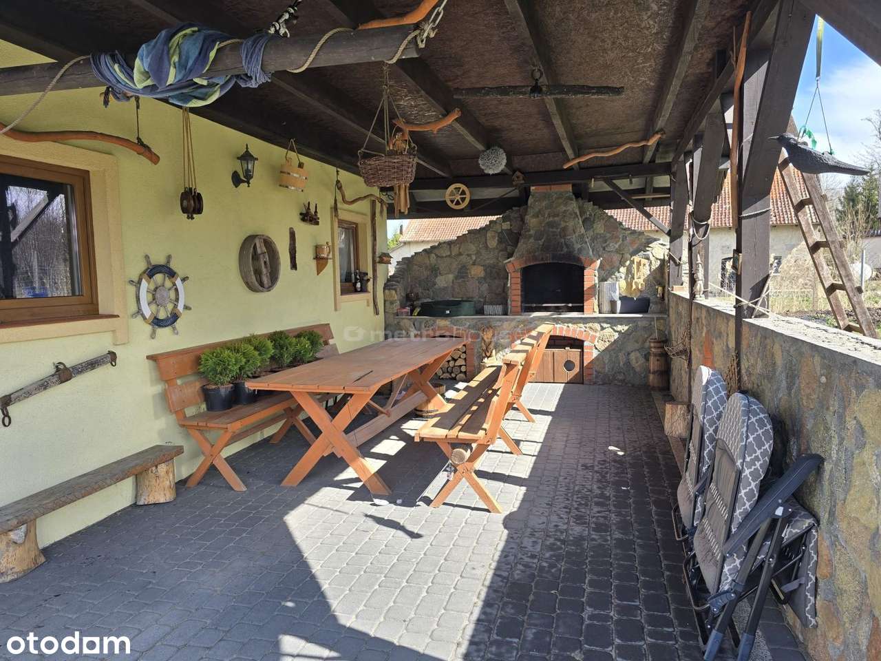 Komfortowy dom położony na obrzeżach miasta.-12