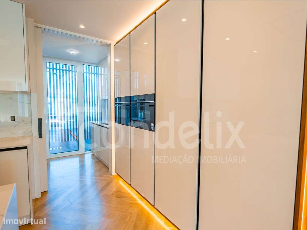 Moradia T5+1 nova com piscina em condomínio fechado de luxo no Estoril-20