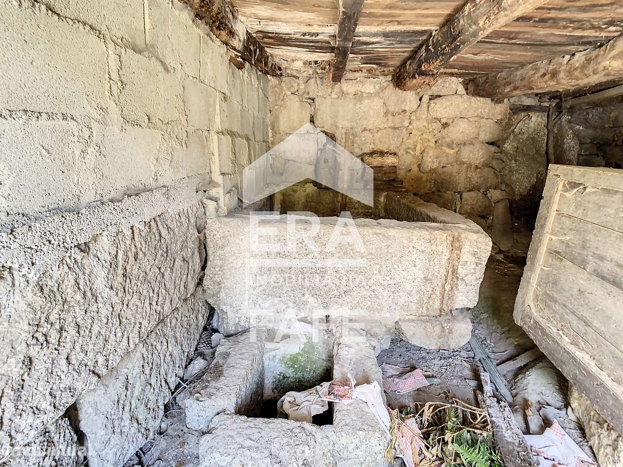 Duas moradias em pedra para restauro - Grande imagem: 2/7