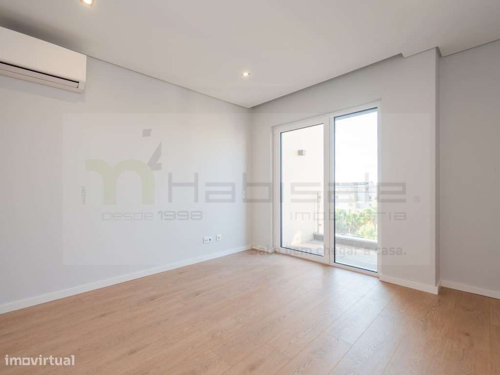 T3 Excelentes Acabamentos com Box Perto da Praia-12