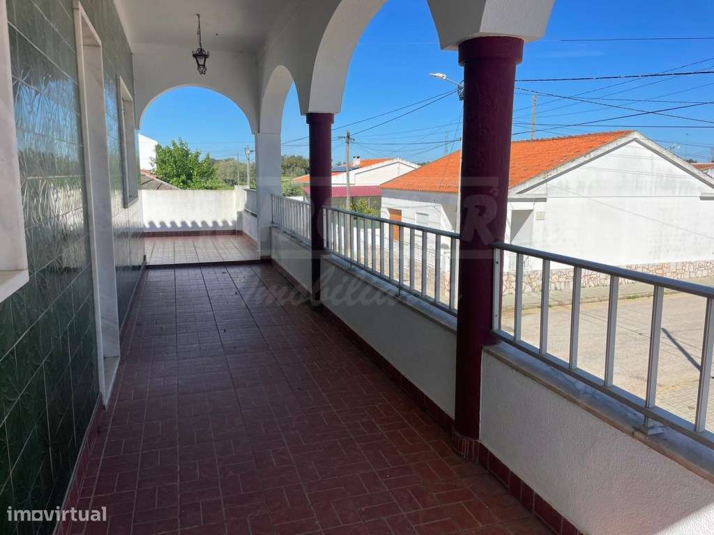 Moradia T4+3 com garagem, terraço e logradouro nas Ermidas-Sado-19