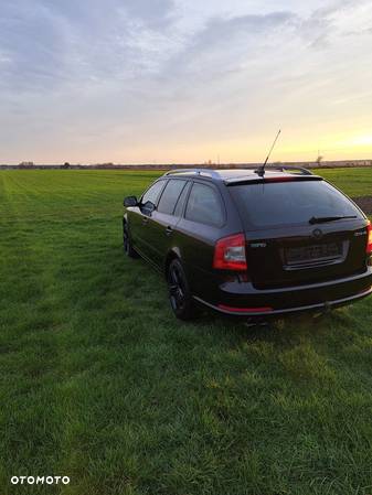 Skoda Octavia Combi 2.0 TDI CR DPF RS - 9