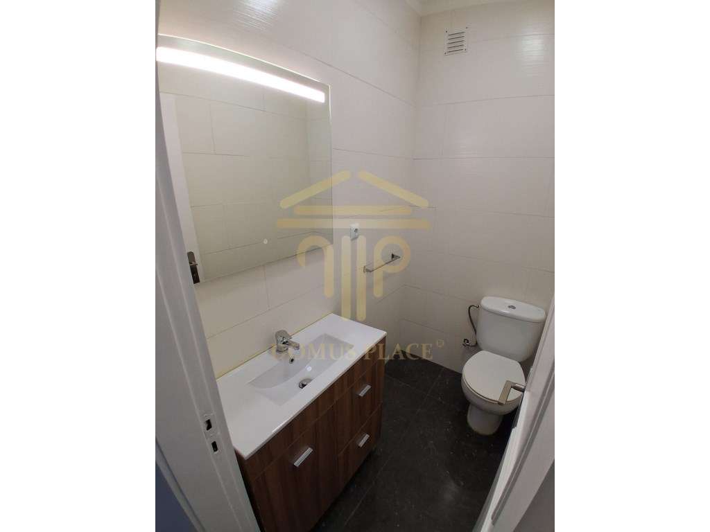 Apartamento T3 Renovado com 3 Frentes, Varandas e Garagem em Fânzer...-12