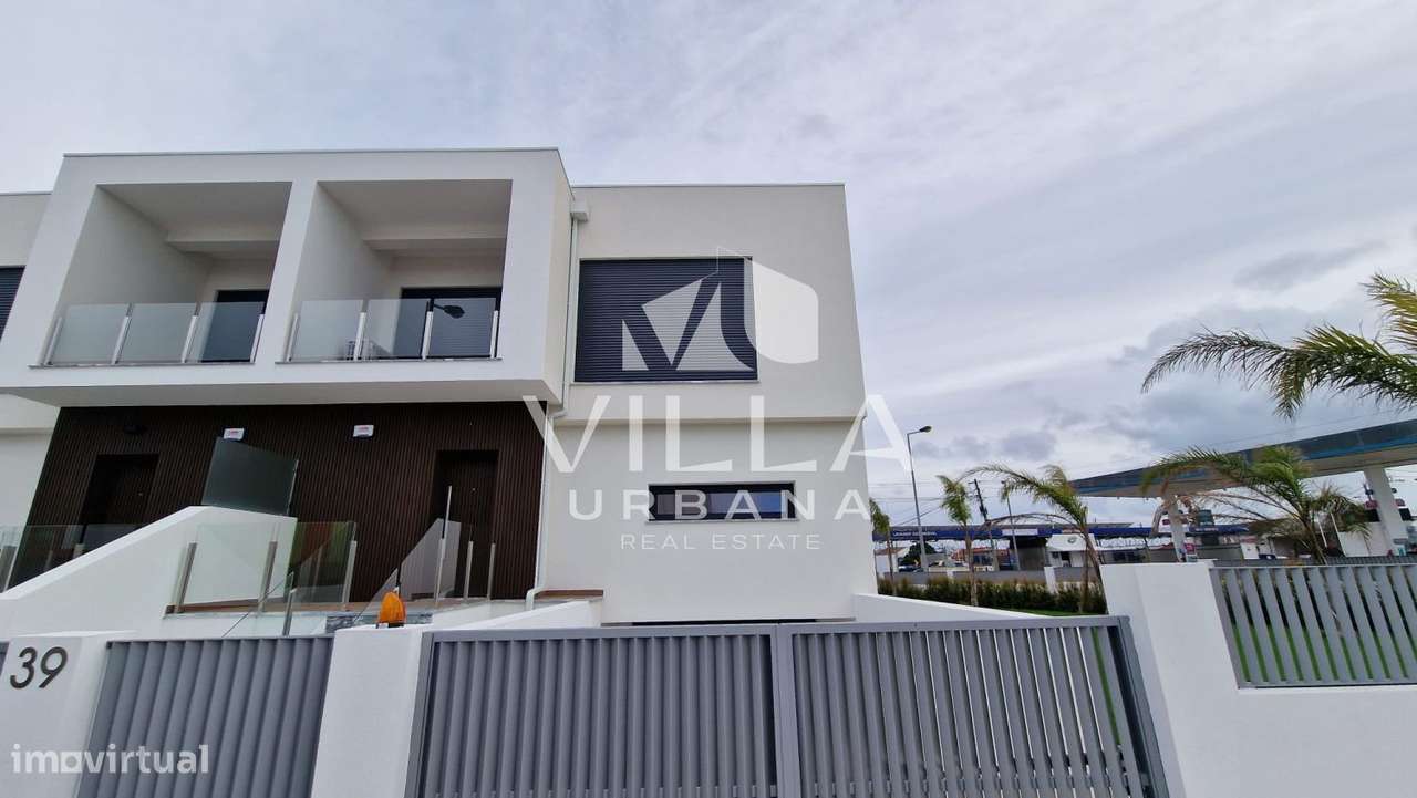 Moradia T3+1 no Centro da Charneca da Caparica-21