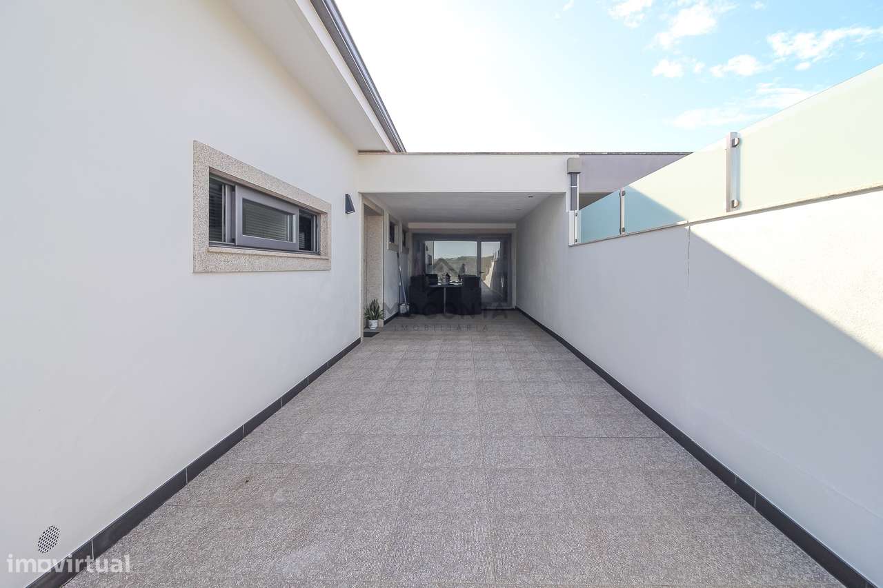 Moradia Térrea 4 frentes c/ 700m2 em Valongo-30