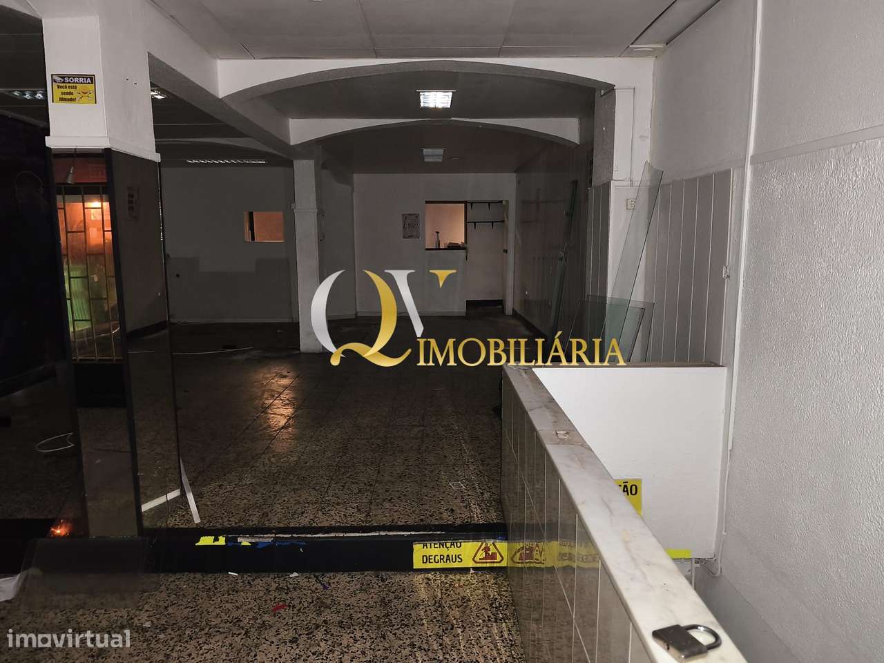 Excelente loja para venda sita no Cacém-3