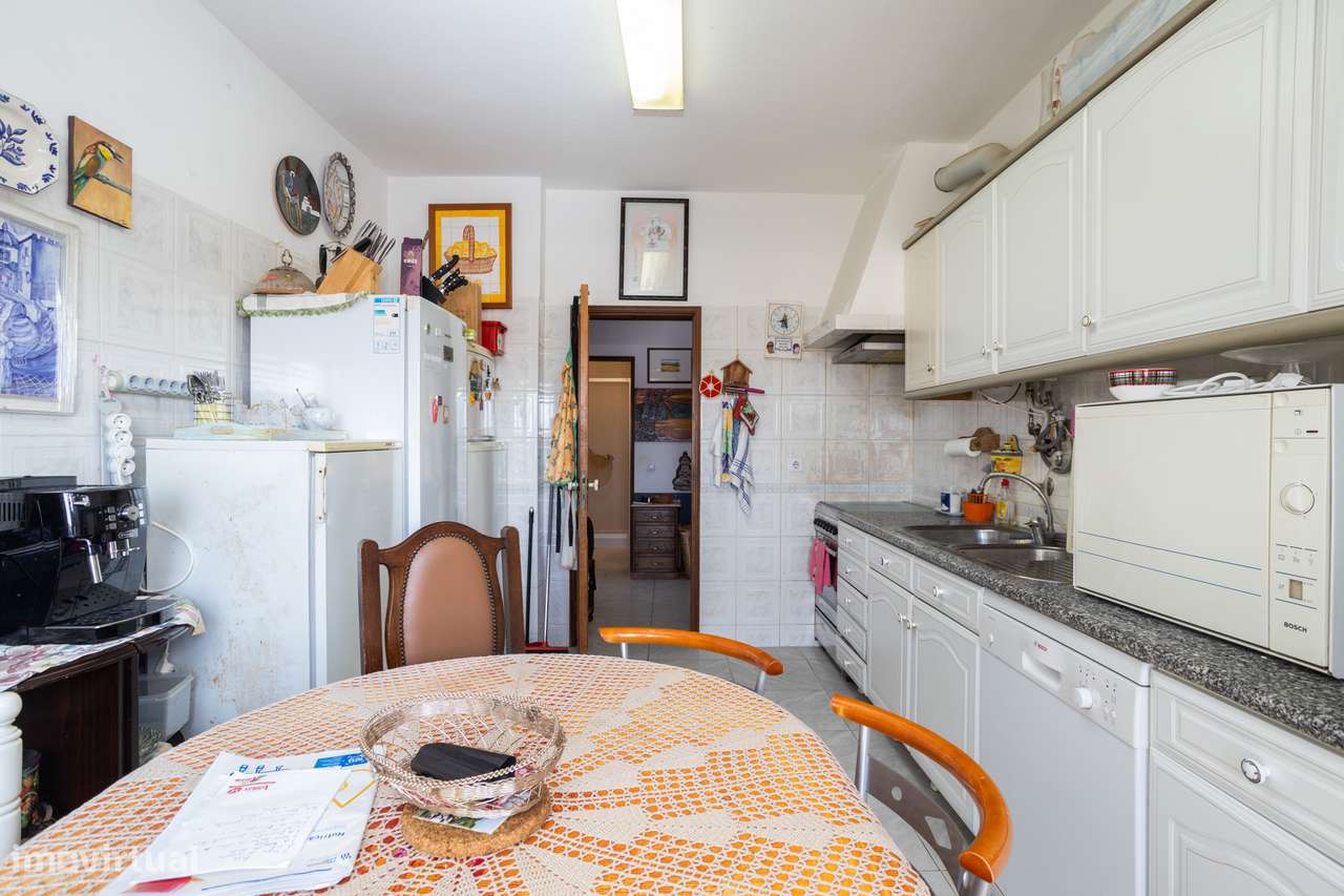 Apartamento T2 com Vista Mar e Conforto Familiar em Lagos!-12