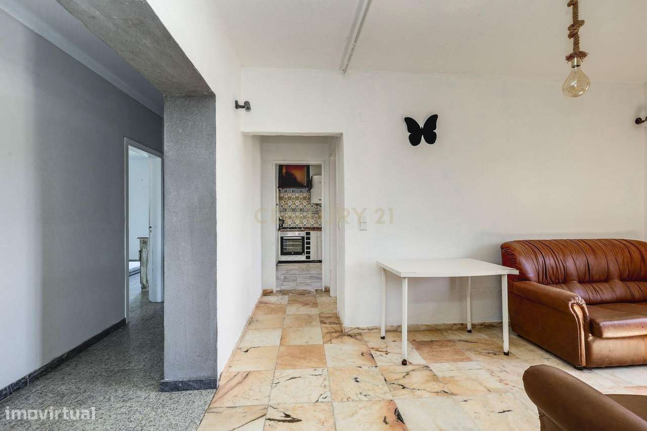 Moradia com Terreno Amplo e Vista Mar na Carvoeira-45