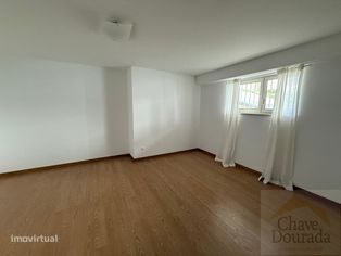 Apartamento T2 com garagem e arrumo - junto à Solum - Grande imagem: 3/12