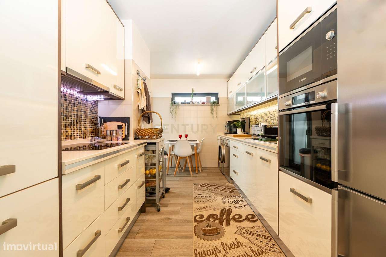 ** Moderna Moradia T4 c/ piscina e rooftop no condomínio privado "Vill-21