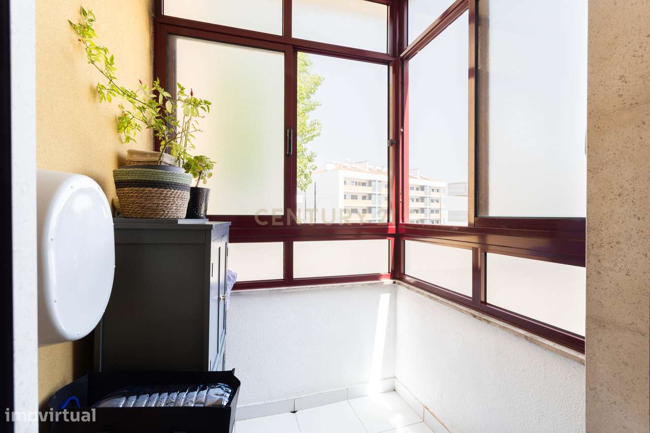 Apartamento T3 com Varanda em Barreiro - Oportunidade Única-6