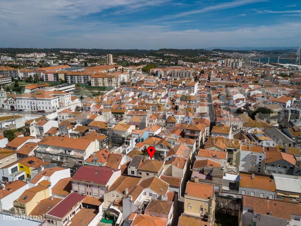 MORADIA COM 3 APARTAMENTOS NO CENTRO HISTÓRICO FIGUEIRA DA FOZ-49