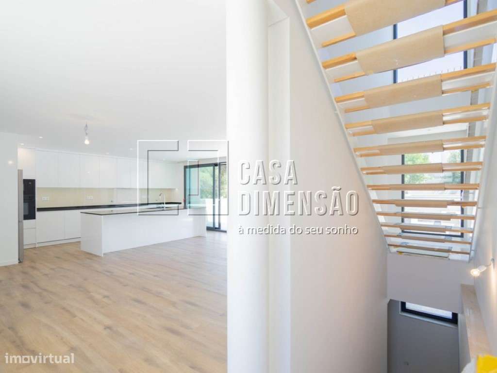 Moradia de Arquitectura Moderna de tipologia T3+1 em Oeiras com Pis... - Grande imagem: 4/60