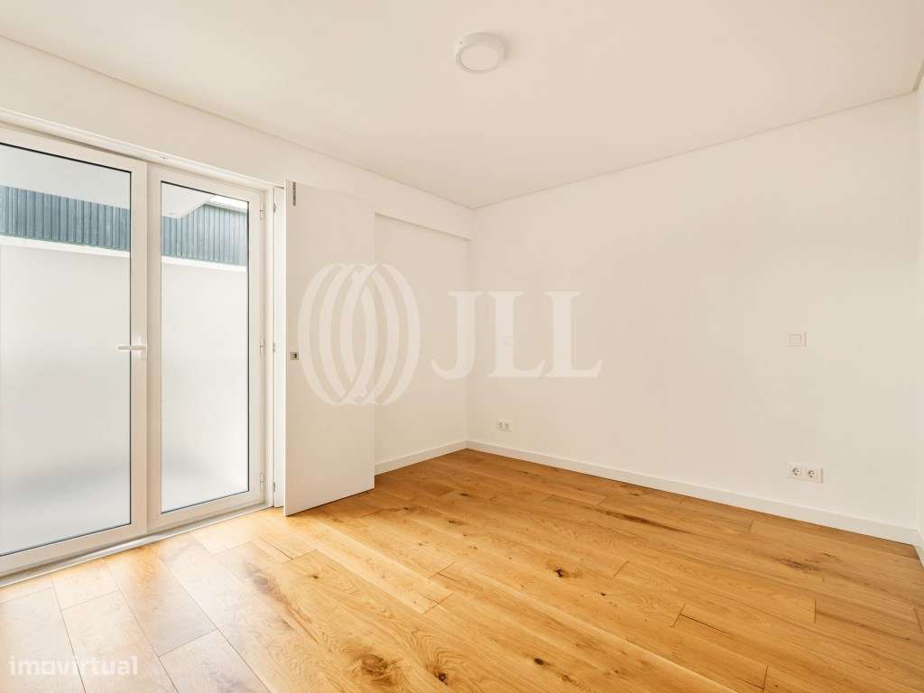 Apartamento T2, com varandas e estacionamento, em Lisboa-23
