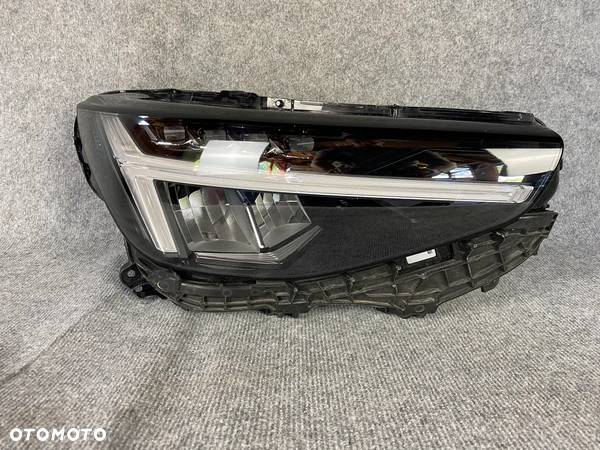 REFLEKTOR LAMPA PRZEDNIA PRAWA - VOLVO XC40 LIFT FULL LED 2022- - 3