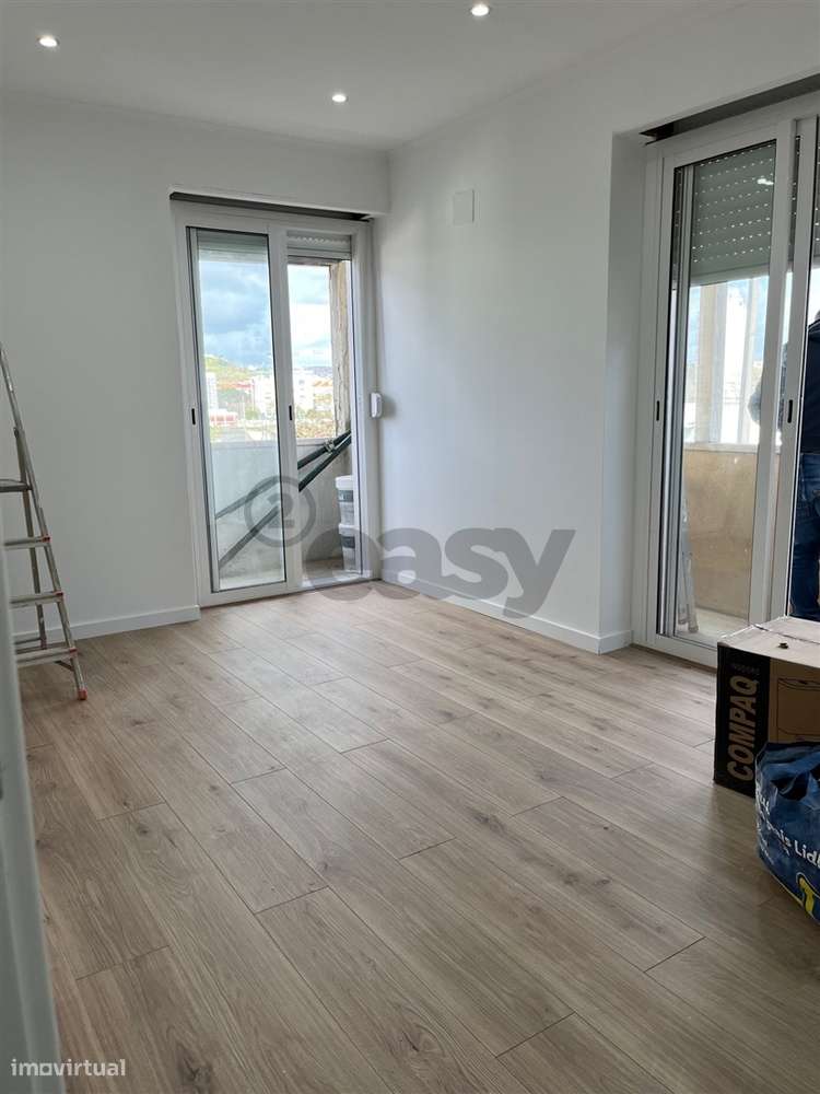 Remodelado Junto às Portas Benfica Oferta da Escritura - Grande imagem: 5/16