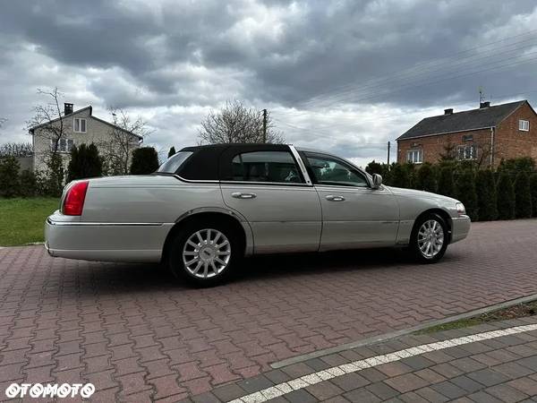 Lincoln Town Car - 16