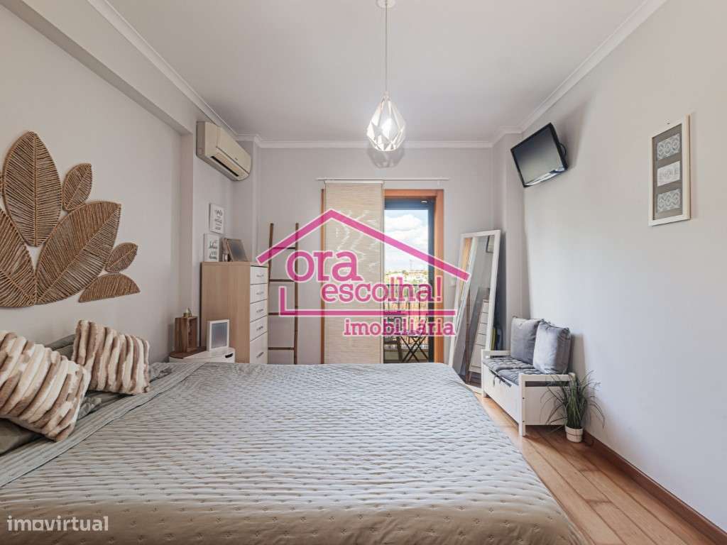 Apartamento T2 recente com 100 m2, Suíte e Parqueamento em Paio Pires!-9