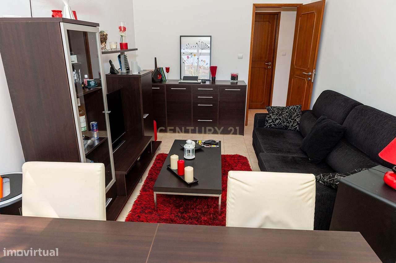 Apartamento T2 mobilado em Amora, Seixal - Oportunidade Única!-25