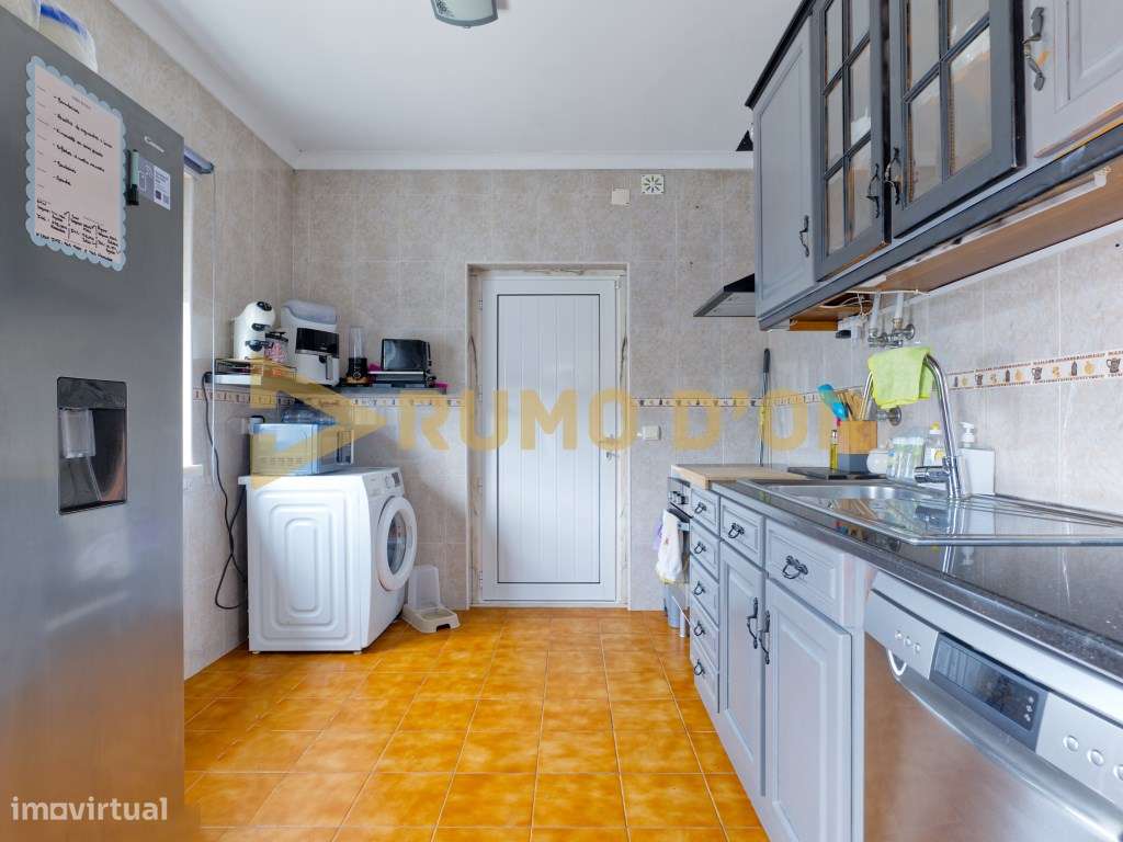 Moradia T2 Térrea em Carambancha, Carregado com 155 m² de Logradouro-3