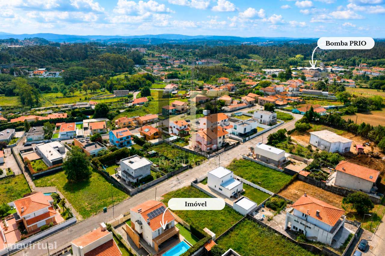 Moradia T3 | 4 Frentes | Piscina, Suite c/ Closet, Garagem 3 Carros |-57