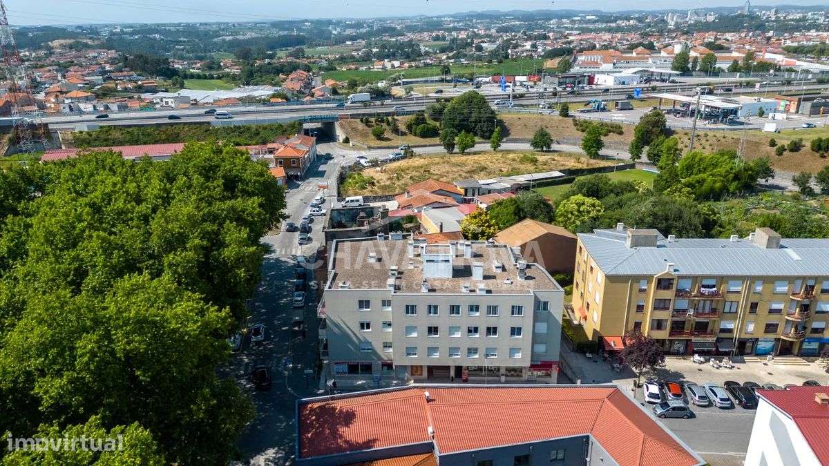 T2 c/ Lugar de Garagem e Arrumos em Custóias (Matosinhos)-1