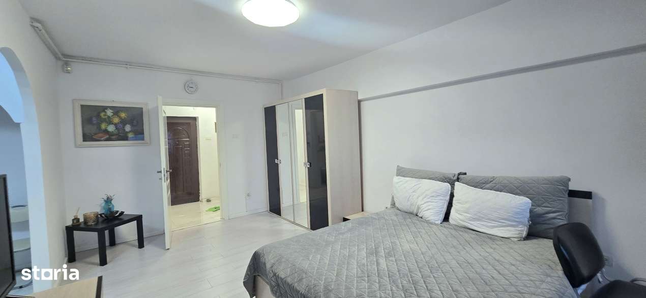 Studio luminoas 37 mp | Etaj 9 | Vedere panoramica la mare si port | b-0