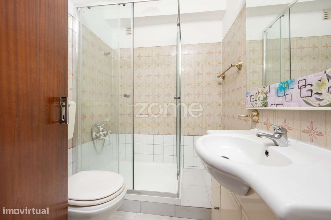 Apartamento T2 no Centro de Porto de Mós-12